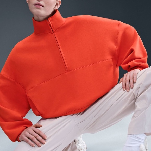 NWT Nike Women's 24.7 ImpossiblySoft Oversized 1/2 Zip Sweatshirt - Picture 4 of 6